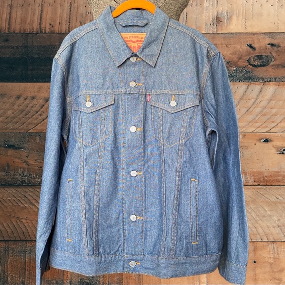 Vintage reissue Levi’s trucker jacket.